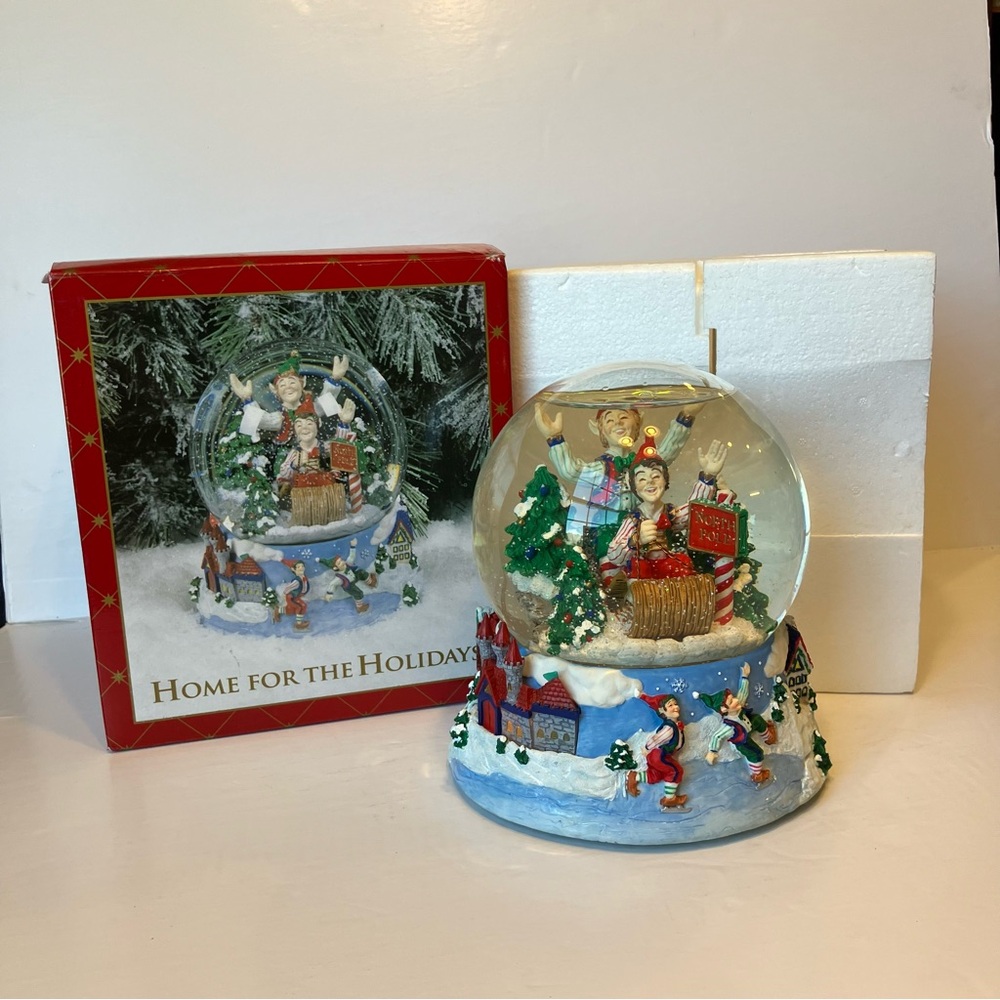 VTG Home For The Holidays 7.5” Large Elves Snow Globe Lighted Musical *WORKS*